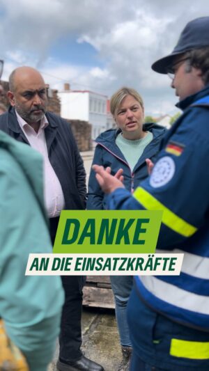 Katharina Schulze Instagram - Ein großer Dank an die vielen, vielen Menschen, die gerade alles dafür geben, dass die Menschen in den betroffenen Hochwassergebieten sicher sind und ihr Zuhause beschützt wird.

Unsere Gedanken sind bei der Familie, Freund*innen und Kamarad*innen des Feuerwehrmanns, der sein Leben verloren hat, als er anderen helfen wollte.

Danke an das @thw_bayern und alle anderen Rettungsorganisationen für ihre wichtige Arbeit.

#Bayern #Hochwasser #Starkregen #Klimakrise
