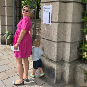 Katharina Schulze Instagram - War gerade für ein starkes Europa wählen! Was für ein Privileg das tun zu können 😍

#europawahl #nutzedeinestimme #machenwaszählt #europa #europafangirl #wählengehen #wahl