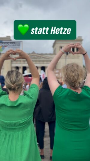 Katharina Schulze Instagram - Liebe geht raus 💚
💚 an unsere Freiheit!
💚 an unsere Demokratie!
💚 an Europa!
Wähl am 9. Juni Herz statt Hetze, wähl Grün, wähl demokratisch!

#RechtsRutschStoppen #Europawahl #EU #Europa #MachenWasZählt #MitDir #TeamBayern #Demokratie #Grüne