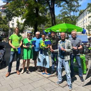 Katharina Schulze Instagram - Letzter Infostand vor der Europawahl morgen! Geht ihr wählen?