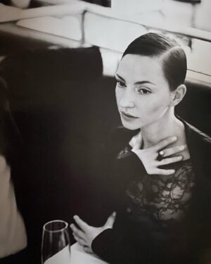 Katharina Schüttler Instagram - 🤍 the style council à berlin ✨

„there is a contradiction in wanting to be perfectly secure in a universe whose very nature is momentariness and fluidity.“

#alanwatts ✨

@voguegermany 💛
📸 @alexilubomirski 🌟
@restaurant_borchardt ✨
#tb 🌟