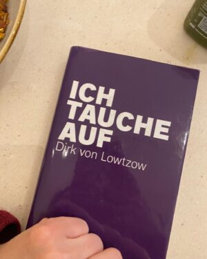 Katharina Schüttler Instagram - i had the sweet pleasure and lovely honour to interview #tocotronic singer and my dear friend #dirkvonlotzow about his new book ICH TAUCHE AUF 

🤍 we talked about monsters and deamons, childhood and poetry, dreams, physical therapy and one or two other interesting things

watch the interview now on youtube @diffusmagazin 

#ichtaucheauf 
#neuesbuch 
#outnow 
@tocotronic_official 
@diffusmagazin 
@torbendiffus