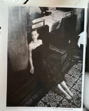 Katharina Schüttler Instagram - lovely sunday you all ✨🌟💫

@voguegermany 
📸 @alexilubomirski 
#tb 🤍

"The only way to make sense out of change is to plunge into it, move with it, and join the dance." Alan Watts