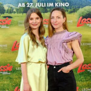 Katharina Schüttler Instagram - ✨ thank you everyone for the beautiful premiere in cologne last weekend ✨ so happy to be a part of lassie’s new adventure 🐶

thank you again @hannoolderdissen and everyone involved for this beautiful film 💛

LASSIE - EIN NEUES ABENTEUER
ab 27. Juli im Kino 🍿✨

@nico.marischka @anna.gualano_
@maike_juettendonk @pelle_staacken @dennis.mojen @annettefrier @jdohnanyi
@beniaminobrogi uvm.
@hannoolderdissen #henningferber @filmtierranch @andreas cordes @davidreichelt @leoninestudios
@medienboard @filmedienrw @lassie.film @cinedomkoeln 

#emrahertemcasting 🤍

@leenazimmermann 🩷 @romanticoromanticostudios 💍 @sea 

#premiere #nwrpremiere #kino #koeln #cinedom
#lassie #kinderfilm 

#werbungweilmarkegenannt #iguess ✨