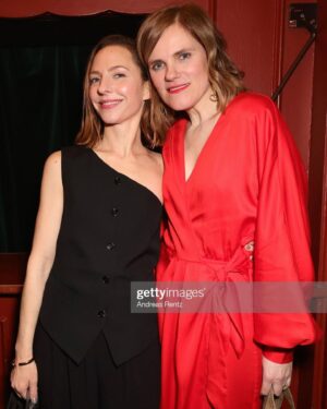 Katharina Schüttler Instagram - thank you @studiobabelsberg @cartier for the sparkling night 💞 at one of the most beautiful places in berlin @claerchens_ballhaus

@fritzihaberlandtofficial ❤️
@karoline_schuch @juliamalikofficial 

@leenazimmermann 💖 @christiane_buchholz_ 💅

#berlinale #aboutlastnight #werbungweilmarkegenannt 
#iguess

📸 getty images #andreas rentz