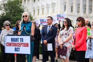 Katherine Clark Instagram - Your choice to use birth control is none of the government's business.
 
Today, @HouseDemocrats introduced a discharge petition to force a vote on the Right to Contraception Act. 

Will Republicans stand on the side of freedom or triple-down on MAGA extremism?