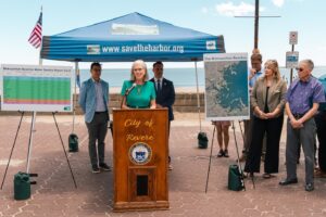 Katherine Clark Instagram - Where better to kick off the summer than America's First Public Beach?
 
It was a privilege to celebrate Revere's local treasure alongside @savetheharbor and join them in announcing an impressive 2023 Water Quality Report.
 
I'm proud to fight for our Commonwealth's beaches, and I'm going to keep bringing home the resources we need to preserve our public lands for generations to come.