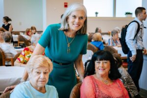 Katherine Clark Instagram - ICYMI: Hebrew SeniorLife’s Jack Satter House will soon receive up to $20 million from Democrats' Infrastructure Law to improve the building’s air quality and climate readiness. 

I was privileged to join them to celebrate this critical funding for our MA-5 residents.