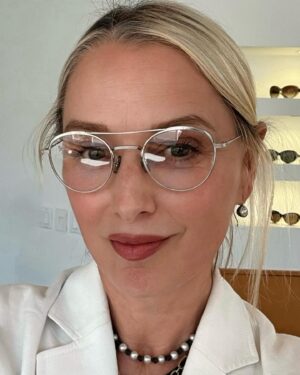 Katherine LaNasa Instagram - Catching some shade with my Peeps in LA! 🤍U 4Ever @oliverpeoples