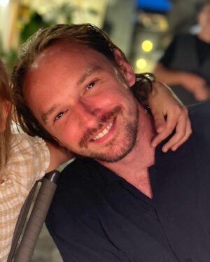 Katherine LaNasa Instagram - HAPPY BIRTHDAY TO MY FAVORITE SON. Damn good year kid. Let's do it again. 💚🤍❤️ 🎉🎂🥳🎈🎁🎊
