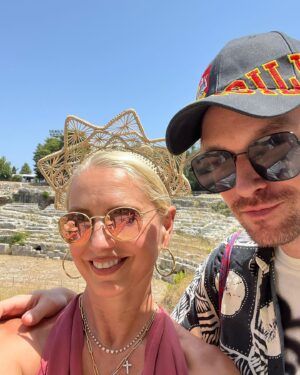 Katherine LaNasa Instagram - HAPPY BIRTHDAY TO MY FAVORITE SON. Damn good year kid. Let's do it again. 💚🤍❤️ 🎉🎂🥳🎈🎁🎊