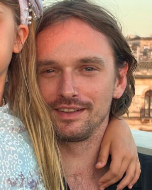 Katherine LaNasa Instagram - HAPPY BIRTHDAY TO MY FAVORITE SON. Damn good year kid. Let's do it again. 💚🤍❤️ 🎉🎂🥳🎈🎁🎊
