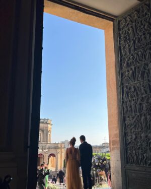Katherine LaNasa Instagram - I SAY NO TO SKIPPING NOTO! ❤️🤍💚
This gorgeous baroque hillside town was such a treat!!
1-4 The stunning Pallazzo Castelluccio (4. Is a name tag from the stables!)
5-7 Fabulous meal at W Villadorata at The Country house with fam
8-9 At Nicolaci Palace literally walked into this amazing kid practicing piano, .....he continues!! 
10. A post wedding photo shoot we walked into 🤍

@palazzocastelluccio @wvilladorata #palazzocastelluccio #palazzonicolaci #noto #sicily #amusebouche #seabychealsea #gucci #pearlnecklace #wvilladorata