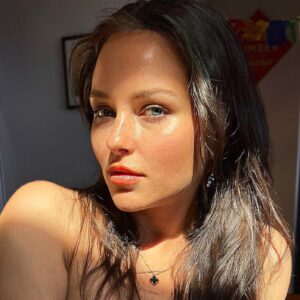 Katherine Ramdeen Instagram - into the light I command thee ⚡️