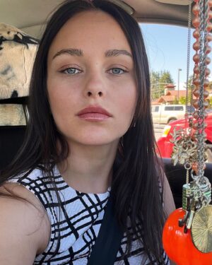 Katherine Ramdeen Instagram - i smile on the inside 🌻