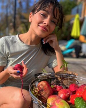 Katherine Ramdeen Instagram - from my garden to your pixels 💋