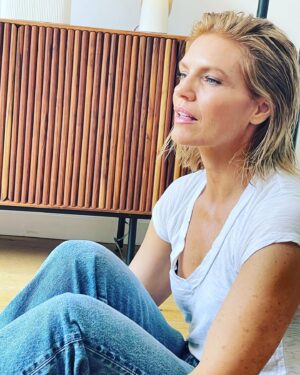 Kathleen Rose Perkins Instagram - I got to do a photo shoot and interview for a cover story in  this month’s issue of @hiluxurymag Hawaii’s own luxury magazine.  These are behind the scene shots taken by the lovely @katehollinsheadmakeup ! It was so fun. I didn’t want it to end!  @tingerbell808 did the interview, loved chatting with you, yushing, could have talked all day!@kylekagamida did amazing styling, I still dream of that white dress! @katehollinsheadmakeup always does flawless hair and makeup, you are the best!! And @haroldjulian you’re a magician with a camera! Thank you for making me look that good! Issue is out now. Please look it up! And thanks to everyone again!