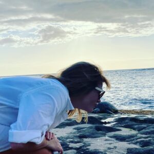 Kathleen Rose Perkins Instagram - Sea turtles George, 55 years old, and Hao, 32, basking on #laniakeabeach🐢  #ikissedaturtleandilikedit