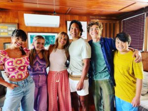 Kathleen Rose Perkins Instagram - The Kamealohas ride again. @mattsato @peytonelizabethlee @westian_official @itsemmameisel @jasonscottlee @doogiekamealohamd @disneyplus