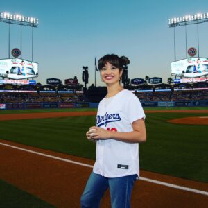 Kathleen Rose Perkins Instagram - @peytonelizabethlee threw the first pitch at the @dodgers game last night. If this acting thing doesn’t work out, she could always join Major League Baseball. The girl’s got an arm. Stream @doogiekamealohamd second episode starting today!!