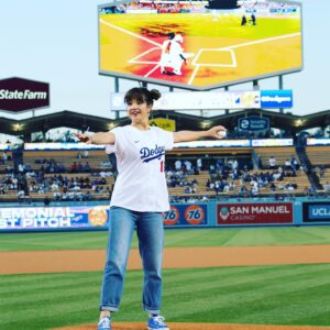 Kathleen Rose Perkins Instagram - @peytonelizabethlee threw the first pitch at the @dodgers game last night. If this acting thing doesn’t work out, she could always join Major League Baseball. The girl’s got an arm. Stream @doogiekamealohamd second episode starting today!!