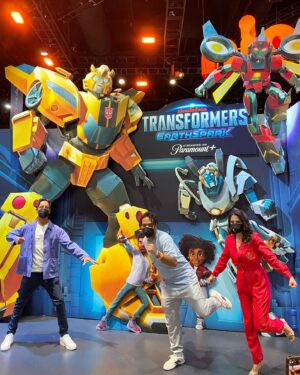 Kathreen Khavari Instagram - So excited for y’all to see Transformers: Earthspark on @paramountplus and @nickelodeon this November where we roll out brand new characters including mine, Twitch! Oh, and we have our own @hasbro toy!! Thanks to everyone who made it out to our panel and signing at @sdcc2022. Autobots, Roll Out!!
