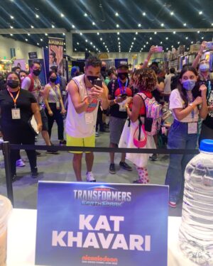 Kathreen Khavari Instagram - So excited for y’all to see Transformers: Earthspark on @paramountplus and @nickelodeon this November where we roll out brand new characters including mine, Twitch! Oh, and we have our own @hasbro toy!! Thanks to everyone who made it out to our panel and signing at @sdcc2022. Autobots, Roll Out!!