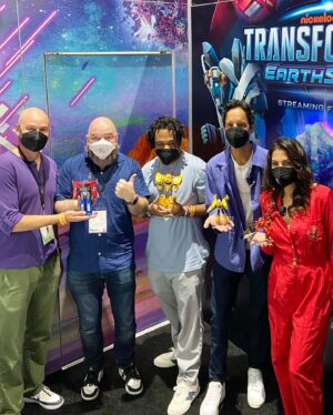 Kathreen Khavari Instagram - So excited for y’all to see Transformers: Earthspark on @paramountplus and @nickelodeon this November where we roll out brand new characters including mine, Twitch! Oh, and we have our own @hasbro toy!! Thanks to everyone who made it out to our panel and signing at @sdcc2022. Autobots, Roll Out!!