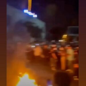 Kathreen Khavari Instagram - The past several days have been heavy, watching the people of Iran risk their lives to demand freedom. Like most Iranians, every day I wake up and go to sleep seeing footage of bravery, hope, and brutality. May Iran’s future be centered around women, life, and freedom. #mahsajhinaamini #mahsaamini #زن_زندگی_آزادی  #مهسا_امینی