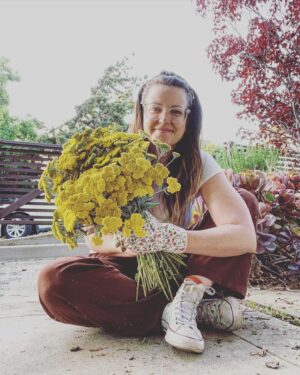 Kathryn Burns Instagram - Oprah:Me as Cabbage:Yarrow
#stayhome 
#staysafe 
#happygardening