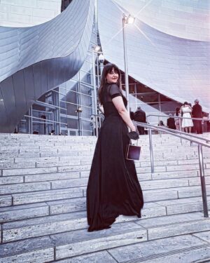 Kathryn Burns Instagram - On the steps of the gala! Well, technically the Walt Disney Concert Hall but you get it. 

When we entered they trumpeted and later we did nothing but dance #iykyk 

HAPPY HOMECOMING LA PHIL! 
Thank you for a truly magical evening 
@laphil @skylarastin
 #laphilharmonic #laphilhomecoming #livemusicisback #nevernotsingingsondheim