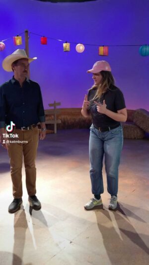 Kathryn Burns Instagram - This is how you get actors to dance! #quicktip #pewpew #katburnschoreo #dance #comedy