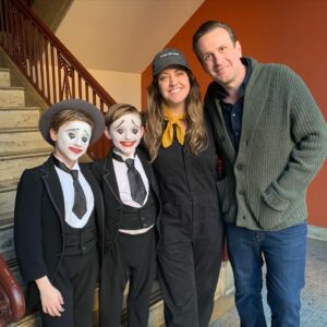 Kathryn Burns Instagram - THE BOY // #DispatchesfromElsewhere // #katburnschoreo

I choreographed the finale of this beautiful show and am proud to be a small part of the whimsical yet painfully self-reflective story.  BRAVO Jason, Charlie and team and thank you for your trust.  Congrats to my little superstars Travis & Sarah for conquering your fears and mastering new skills! And dancers, y’all were phenomenal and I‘m sorry again about ur hammies...we had one hell of a mime! #assistantchoreographer @oliviacipolla