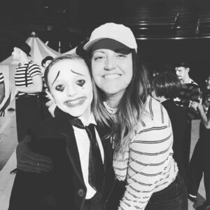 Kathryn Burns Instagram - THE BOY // #DispatchesfromElsewhere // #katburnschoreo

I choreographed the finale of this beautiful show and am proud to be a small part of the whimsical yet painfully self-reflective story.  BRAVO Jason, Charlie and team and thank you for your trust.  Congrats to my little superstars Travis & Sarah for conquering your fears and mastering new skills! And dancers, y’all were phenomenal and I‘m sorry again about ur hammies...we had one hell of a mime! #assistantchoreographer @oliviacipolla