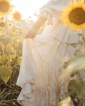 Katie Carpenter Instagram - Got the sneak peek today and couldn’t resist sharing! 💛 

Can’t stop staring at these images by @loveleighco.photos. They memorialize our love & this weird and wild phase in our lives. 

We’re just a few months away from meeting this little sunflower. How lucky we are. 🌻

#maternityshoot #maternityphotography #sunflower #30weekspregnant #bumpstyle #goldenhour #sunflowers🌻 #maternityshoot #momtobe #pregnancy