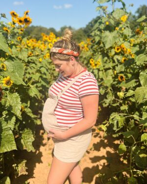 Katie Carpenter Instagram - one month countdown, baby girl 🥹🥰