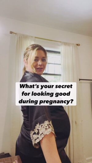 Katie Carpenter Instagram - It’s just a sweet, sweet fantasy 😬 

#pregnancyreality #pregnantlife #pregnantstyle #thirdtrimester #pregnantbelly #pregnancy #bellybump #realtalk