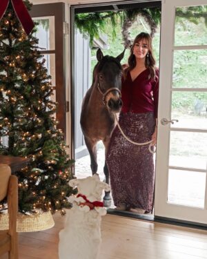 Katie Nehra Instagram - Wishing everyone a magical holiday season.
📸 @blisskatherine