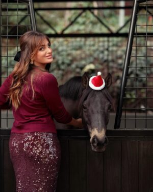 Katie Nehra Instagram - Wishing everyone a magical holiday season.
📸 @blisskatherine