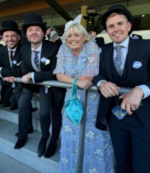 Katie Thistleton Instagram - Had the best time getting all dressed up for @royalascotofficial on Thursday! Obsessed with the boys in their top hats 😭 thank you @jordannorth1 for taking us ❤️
Dress: @needleandthreadlondon 
Shoes, bag and fascinator: @lkbennettlondon #gifted
