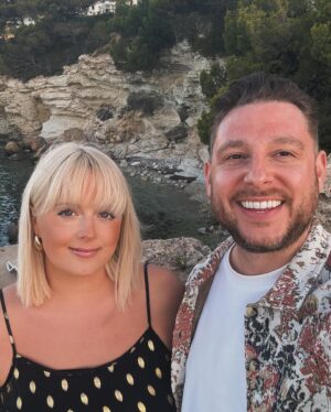 Katie Thistleton Instagram - The best 5 days of looking at the sea, swimming in the sea and crying laughing with the best person in the 🌎