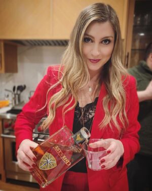 Katie Wilson Instagram - A wonderful weekend with wonderful friends! 🌲✨ & @questsendwhiskey 🥃

Thank you to @iamchubbybunny for documenting the fun! 📸