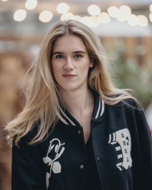 Katjana Gerz Instagram - Happy sweater weather everyone 🍂🍁🌞
📷 @verobielinski