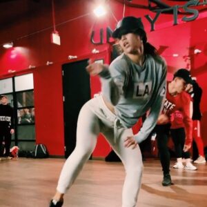 Katrina Rosita Instagram - Fell down my Google photos/videos hole to see what the beginning of this year looked liked and found this gem from Nika’s class back in January. ⠀⠀
⠀⠀
It’s cool watching it because I was a way different person back at the beginning of this year in a lot of ways but one thing is for certain that you can still expect from me....⠀⠀
⠀⠀
hoops   a hat. Legit wore it today.⠀⠀
⠀⠀
oh and my sweet loving heart I guess??? If you can find it 💁🏻‍♀️💁🏻‍♀️💁🏻‍♀️ byeeeeeeee⠀⠀
⠀⠀
Choreography: @nikakljun ⠀⠀
Music: Pegate - Power Peralta @raulpower @gabopower