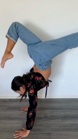 Katrina Rosita Instagram - Where are my non-trick, no studio competitions or conventions growing up dancers at?! 🙋🏻‍♀️

1. Whoever started this trend, I love you. I finally feel like I can do more than jazz technique. 

2. Last week my back was in so much pain I was walking bent over at a 90 degree angle & bed ridden to a heating pad. Today I’m doing this….life is weird.