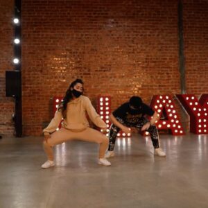 Katrina Rosita Instagram - always such a fun vibeeeee in my girl’s classs ✨🙌🏽 

choreography: @samanthacaudle9 
camera: @redllama.media 
song: the one & only...FREAK-A-LEAK @bigpoppapetey 

#dance #freakaleak