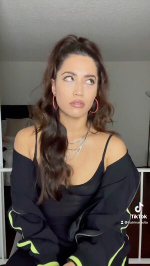 Katrina Rosita Instagram - Is this a metaphor for the light inside of me? 🧯😐

#flop #transition #ootd