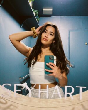 Katrina Rosita Instagram - I love my active lifestyle and how fitness is a part of my career but I would be such a fat liar if I said I always take the time to recover 🤡

Personally it’s always way more helpful and relaxing when someone or something can do it for me hahah whether it’s a massage, getting stretched out, theragun, etc.

For my recovery this month, I’ve been getting treatments at @seyhart_wellness to help release tension in areas that are overworked because I tend to neglect the recovery side of my life and they have made such a difference like wow.

Gonna share the stuff I’ve done soon xo and if you’re in LA and want to try them out, use code LIVEWELL15 for a discount ✨✨ #restandrecover