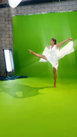 Katrina Rosita Instagram - stealing hearts and running off and never saying sorry 🔫

….Ready For It @taylorswift 

#dancing #filipina #tswift #readyforit #greenscreen #hapa