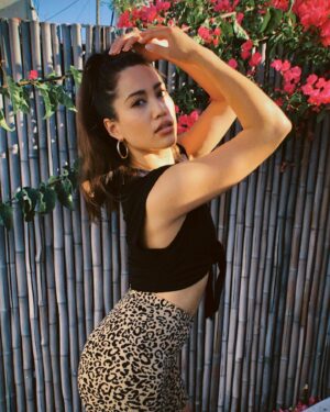 Katrina Rosita Instagram - LIVE WORKOUT W/ ME TONIGHT 🦋

Let’s celebrate a day of new beginnings (and first female vice prezzz in office 💋 let’s goo) by moving our bodies in a fun, energetic, hawt way to release some tension.

Tonight’s workout is..... 

DANCE   TONE 

Dance cardio with total body toning moves sprinkled in there to get us sweating and feeling good.

Join me here on my IG LIVE tonight 1/20 @ 5PM PST (7PM CST/8PM EST)

No equipment needed - but if you have light weights   bands..keep em near by. 

Find a partner to virtually join and let’s fck it upppp 👏🏼🕶
